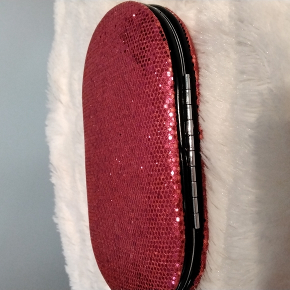 Travel manicure set in pink sequin case - Picture 3 of 8